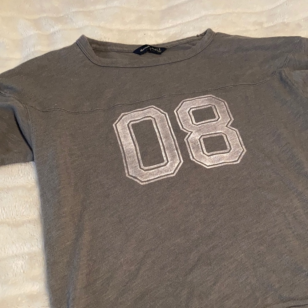 Abercrombie & Fitch 3/4 sleeve grey tee